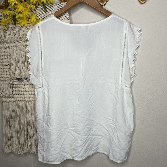 Bass White Embroidered Scalloped Top - Picture 2 of 5